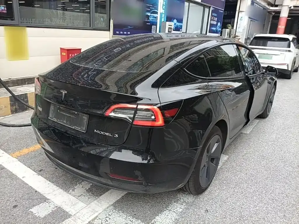 Tesla Model 3 — фото 6