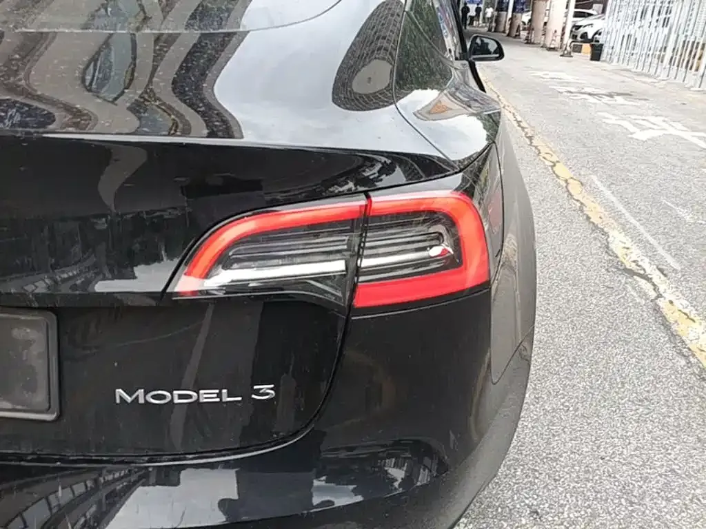Tesla Model 3 — фото 9