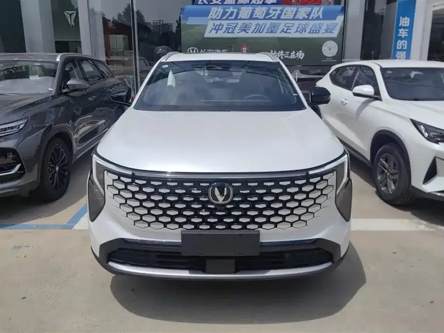Changan CS55PLUS PHEV — фото 1