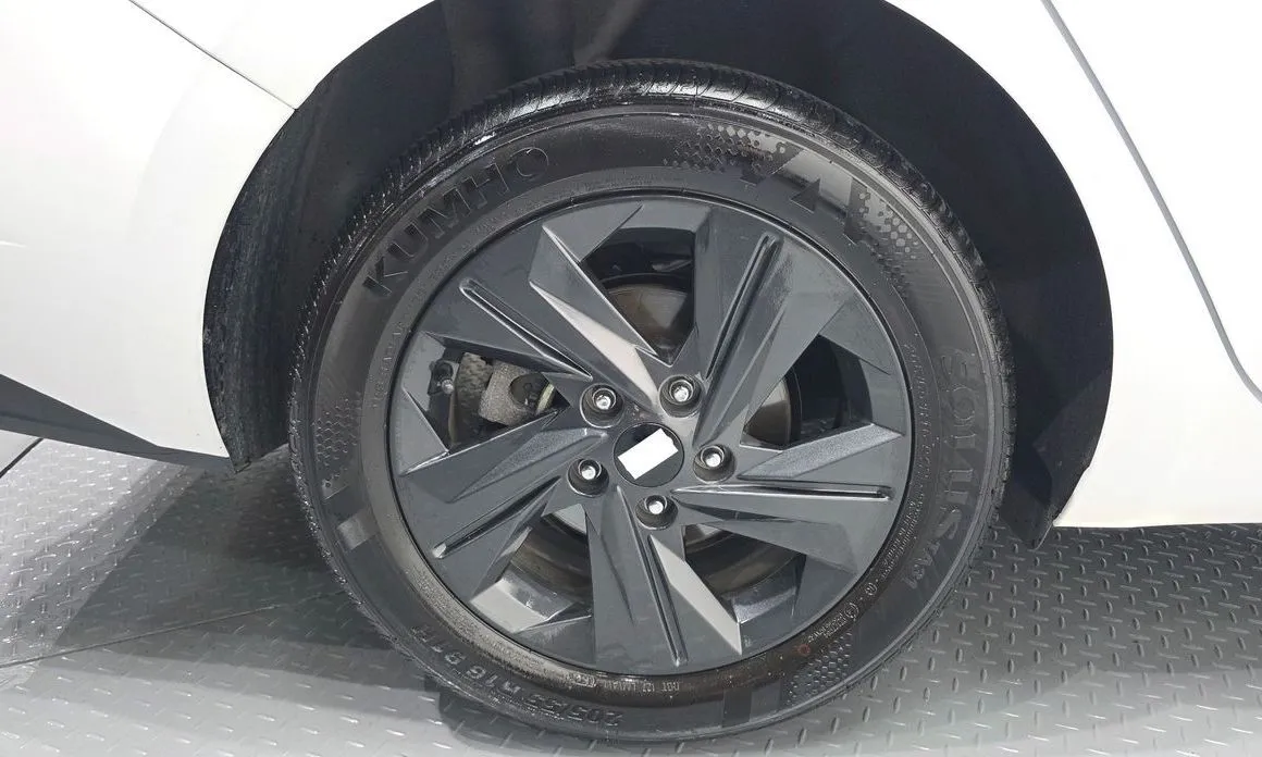 Hyundai AVANTE — фото 3