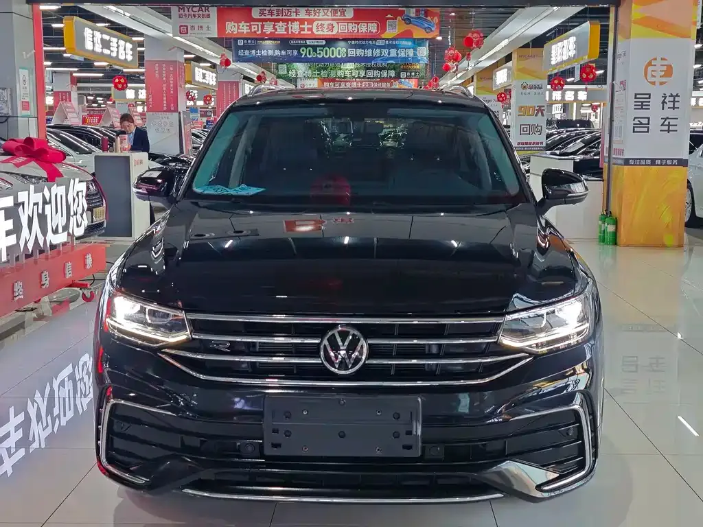 Volkswagen Tiguan L — фото 7