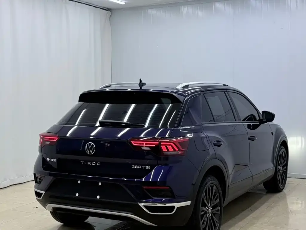 Volkswagen T-Roc — фото 9