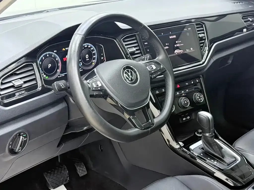 Volkswagen T-Roc — фото 6