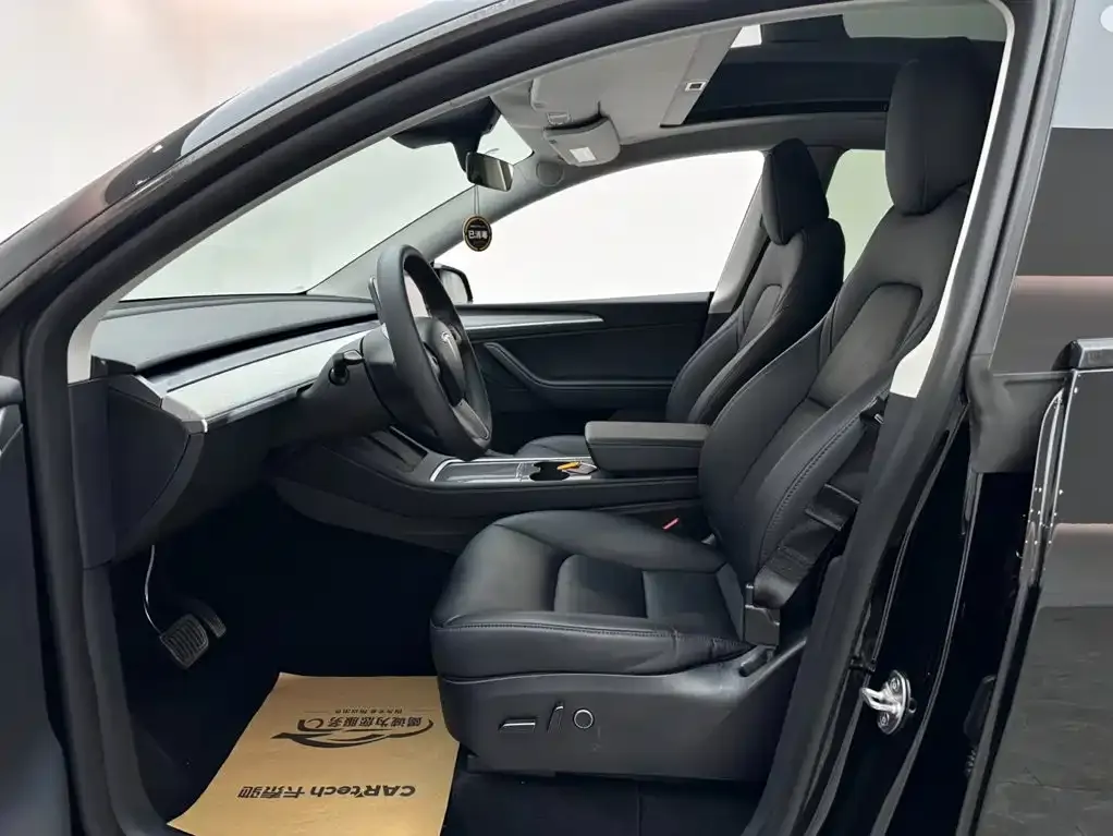 Tesla Model Y — фото 9