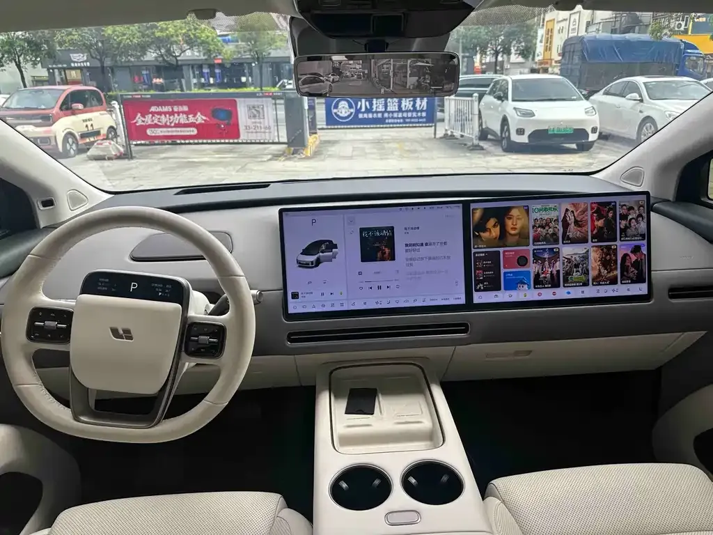 Li Auto i8 — фото 7