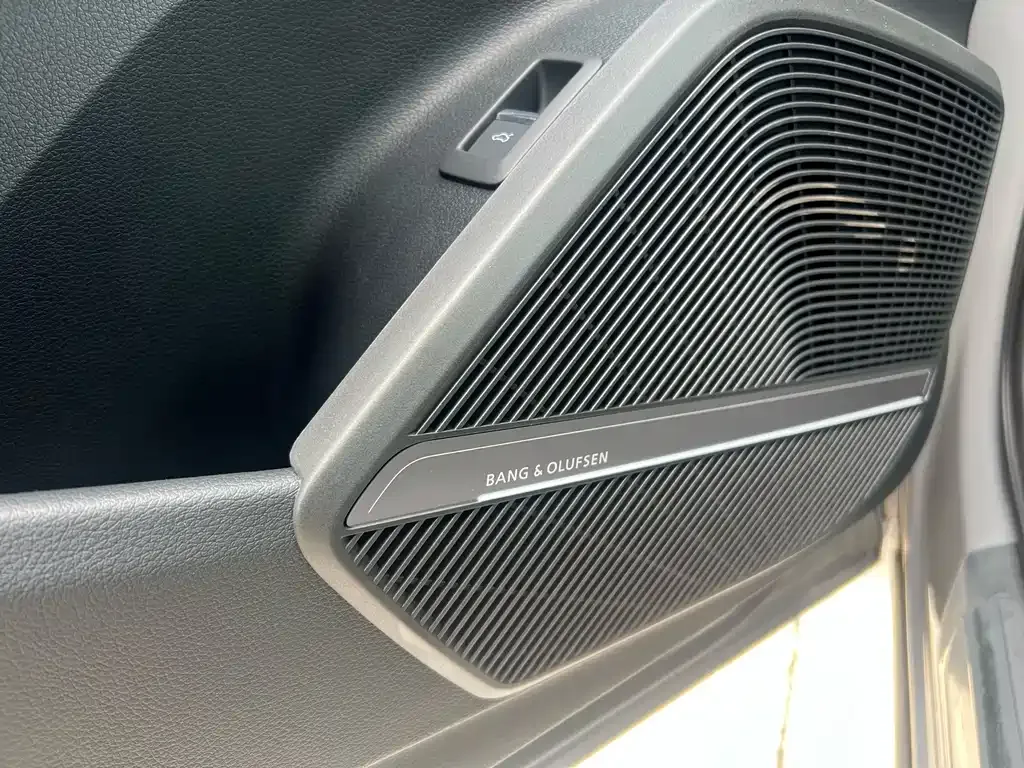 Audi Q5L — фото 10