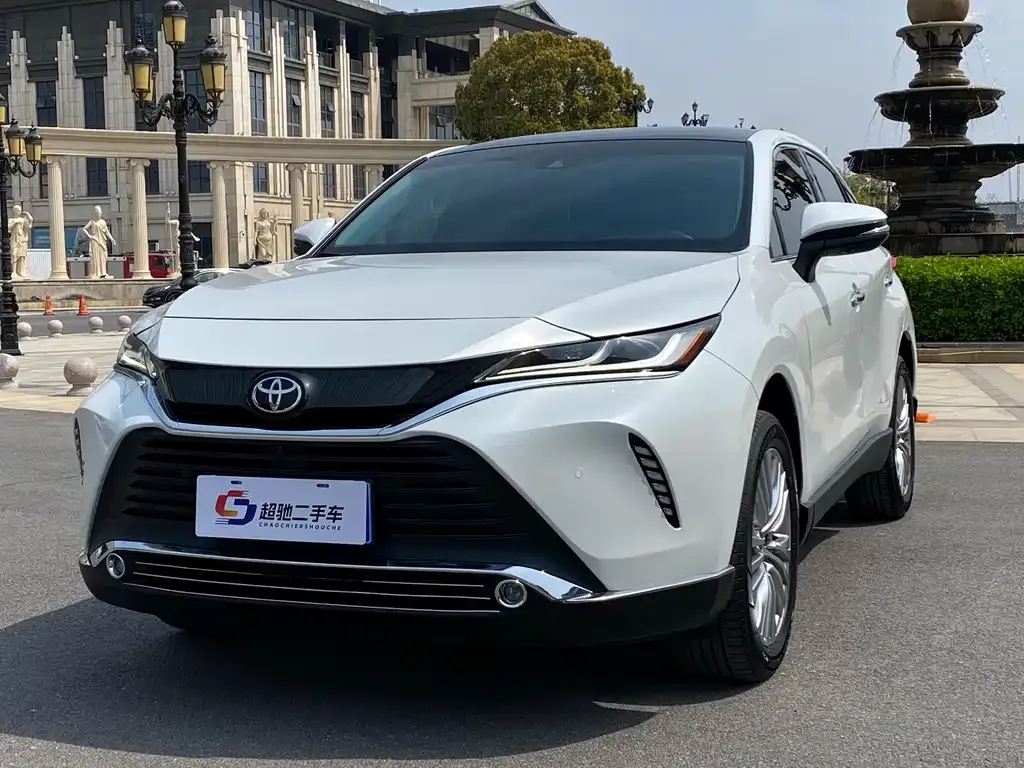 Toyota Harrier — фото 1