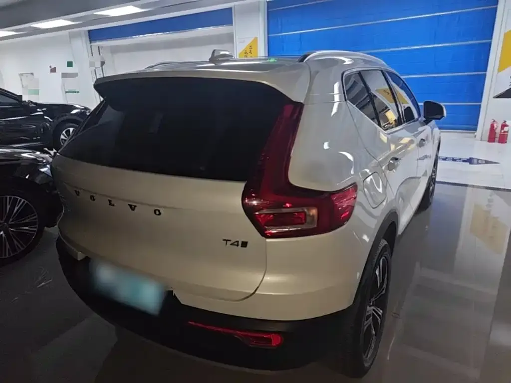 Volvo XC40 — фото 4