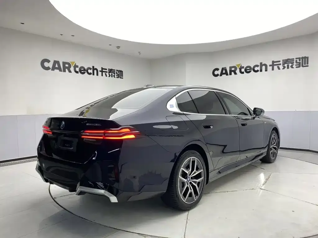 BMW i5 — фото 8