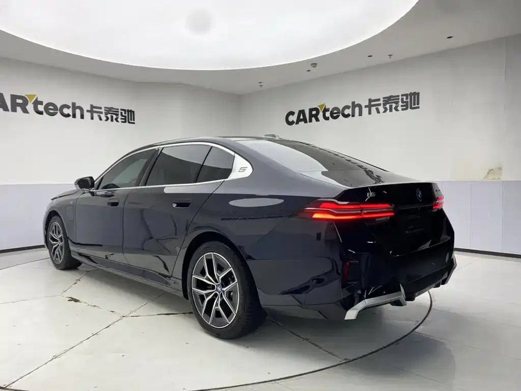 BMW i5 — фото 3