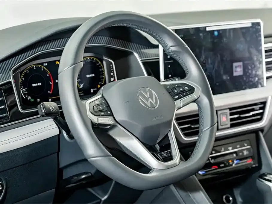 Volkswagen Tiguan L — фото 7