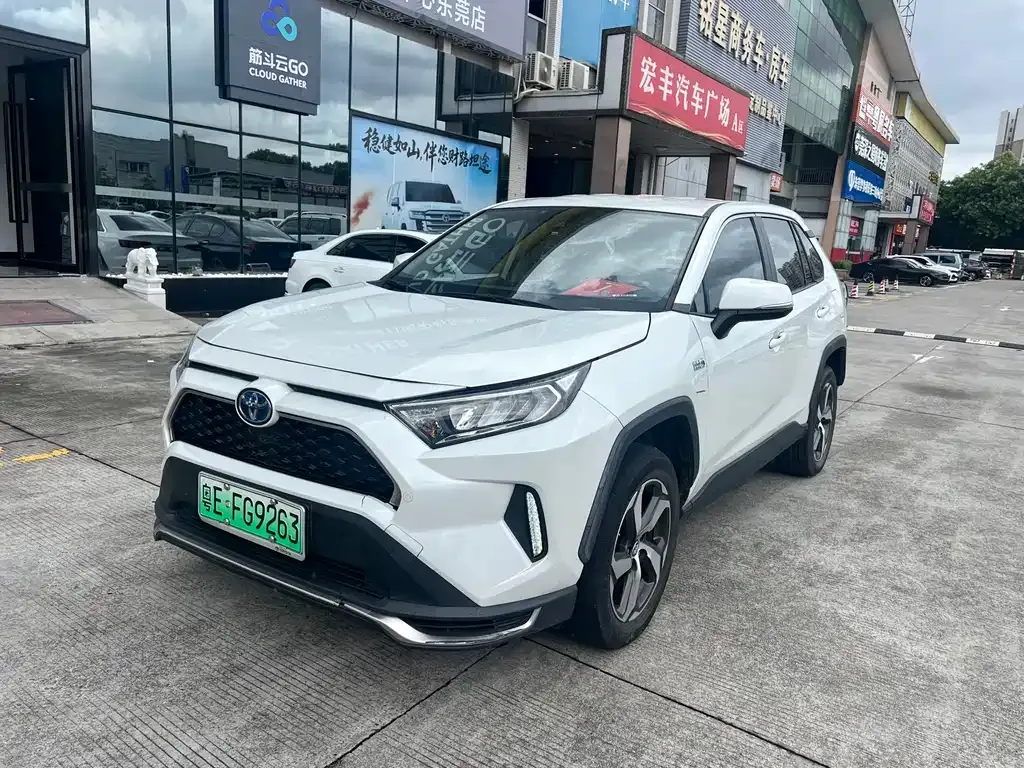 Toyota RAV4 Prime — фото 1