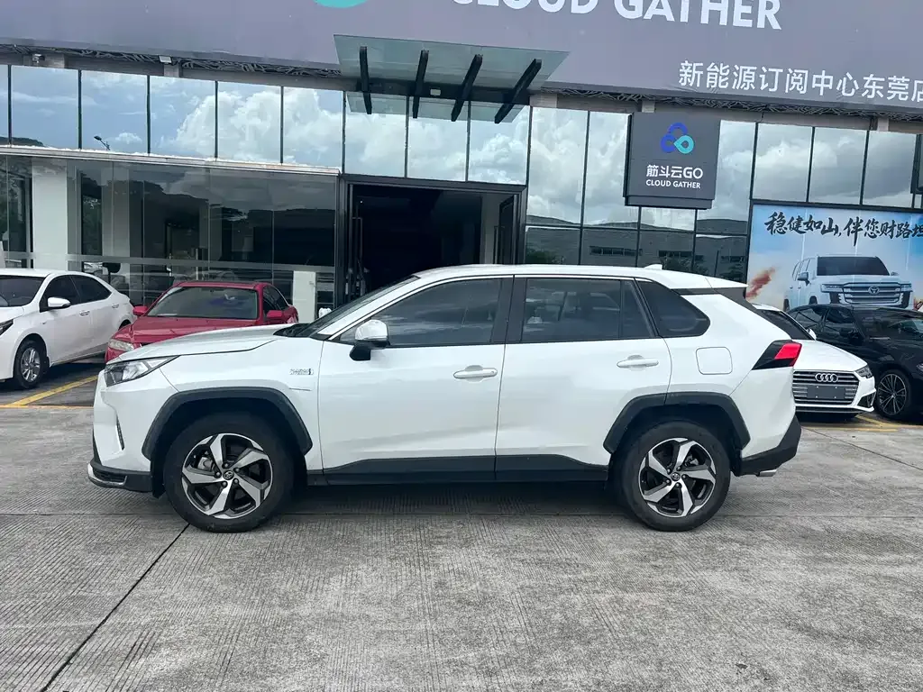 Toyota RAV4 Prime — фото 2