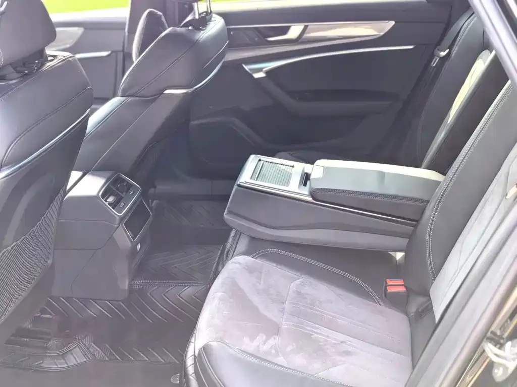 Audi A6L — фото 8