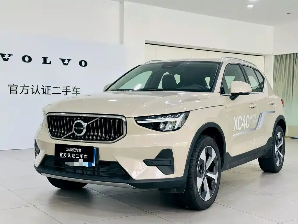 Volvo XC40 — фото 1
