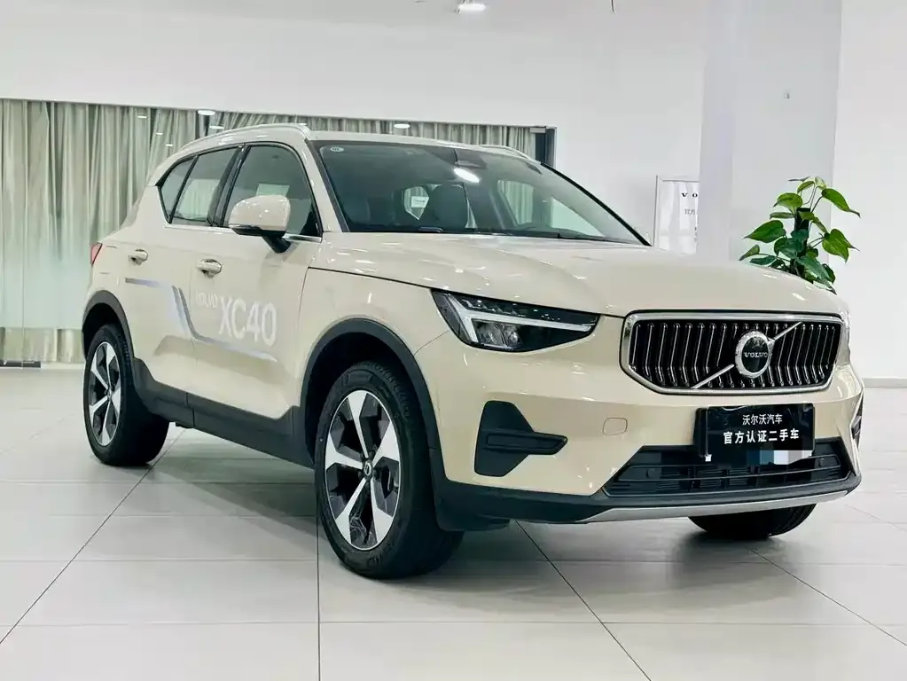 Volvo XC40 — фото 4