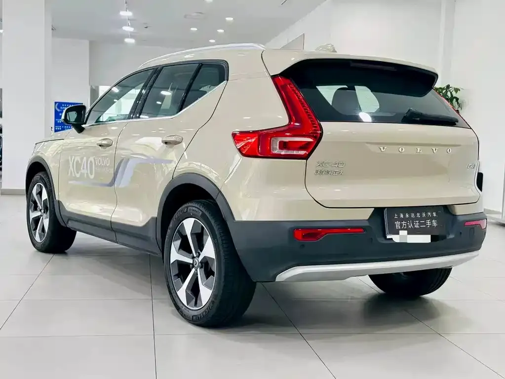 Volvo XC40 — фото 2