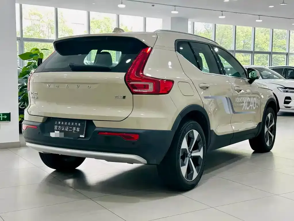 Volvo XC40 — фото 3