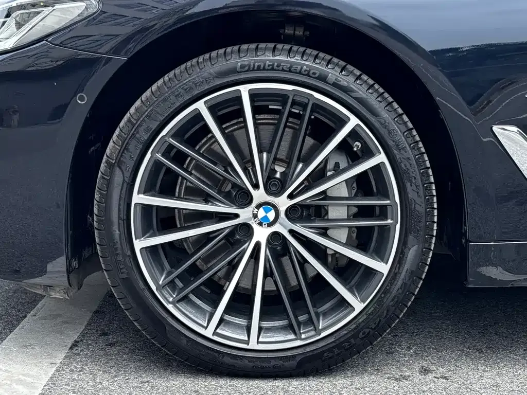 BMW 5 Series — фото 5