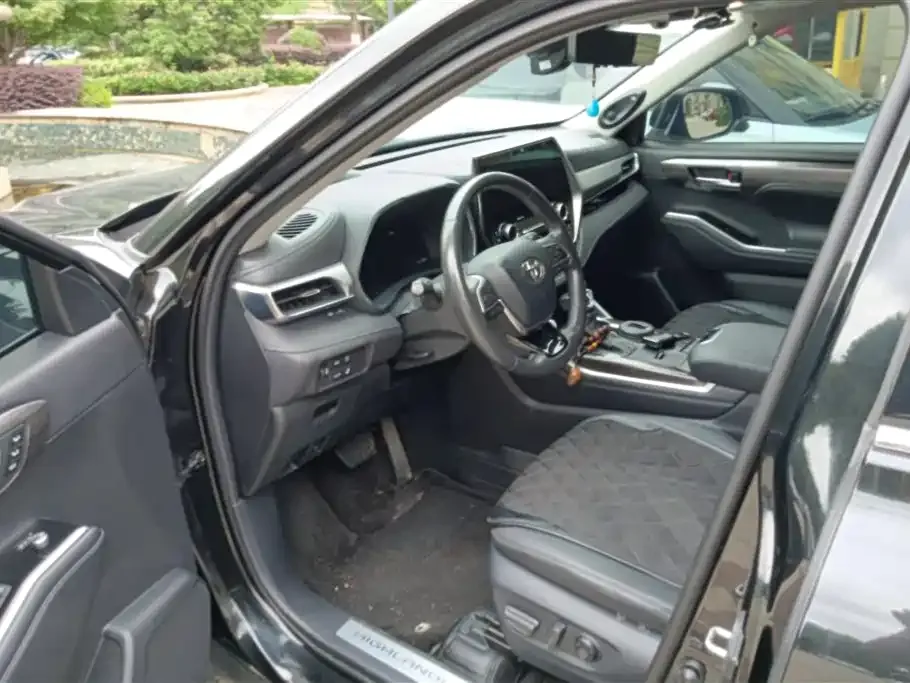 Toyota Highlander — фото 10