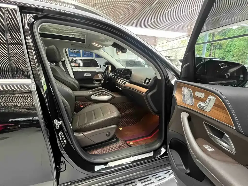 Mercedes-Benz GLS — фото 10