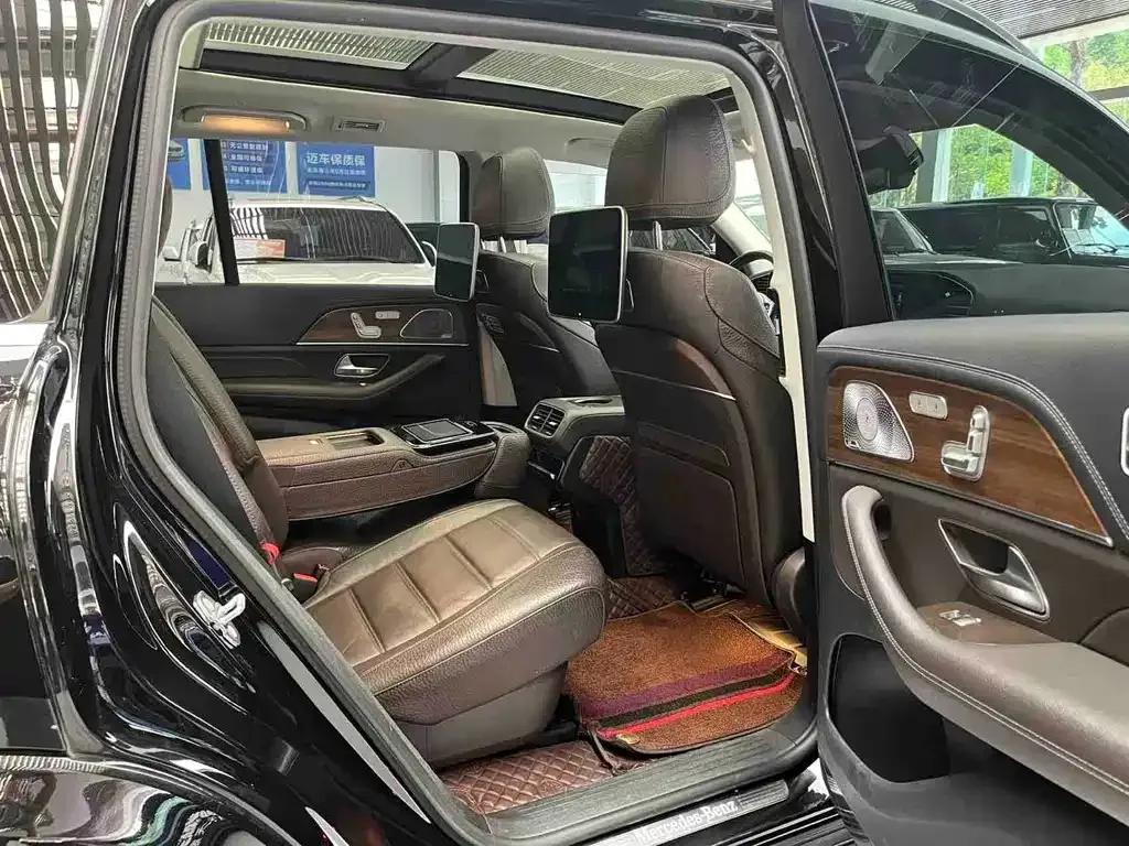 Mercedes-Benz GLS — фото 6