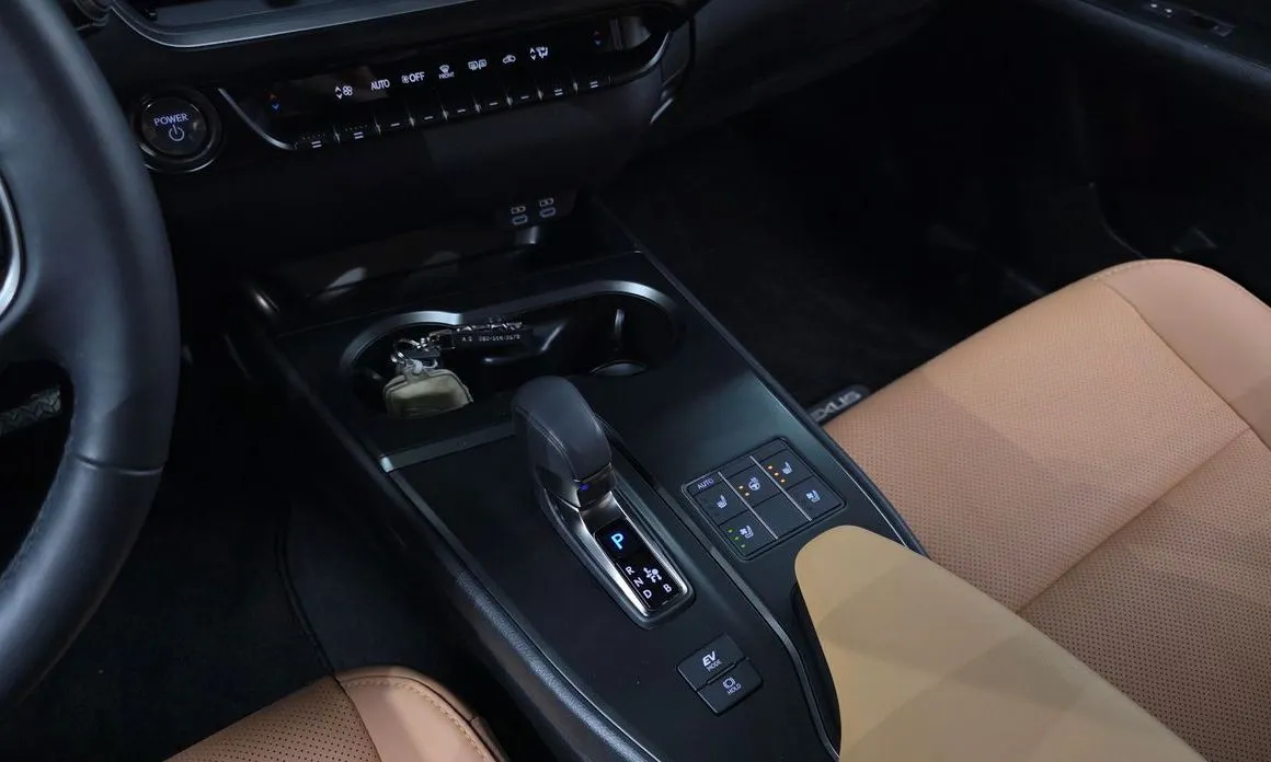 Lexus UX 2025 из KR, фото 9