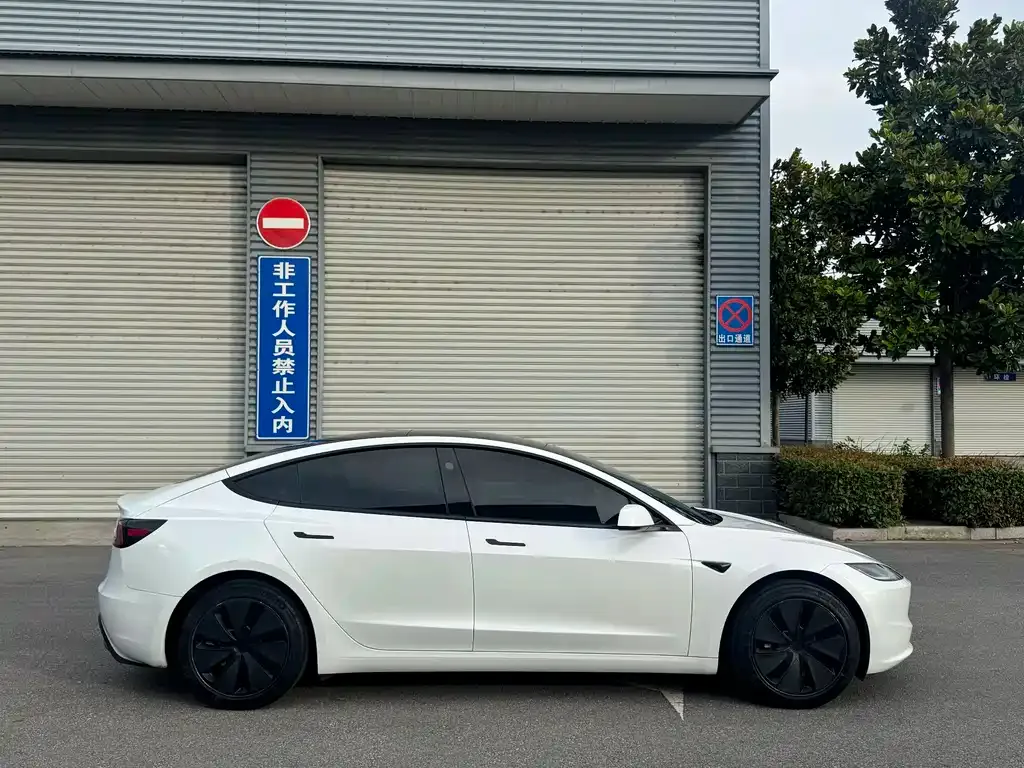 Tesla Model 3 — фото 8
