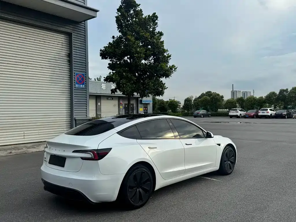 Tesla Model 3 — фото 5