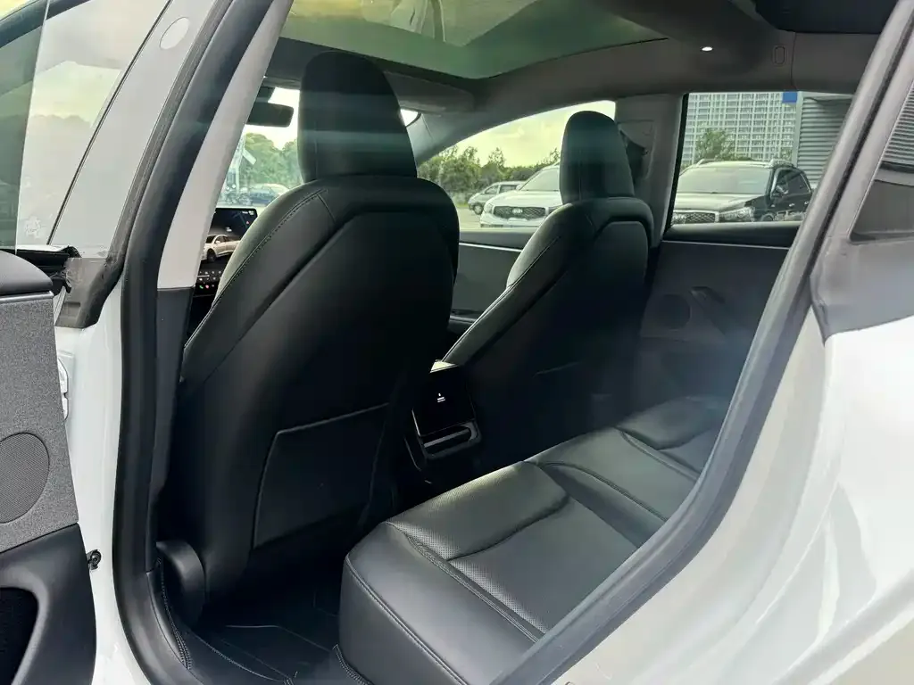 Tesla Model 3 — фото 4