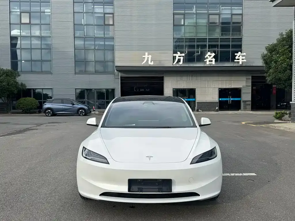 Tesla Model 3 — фото 10