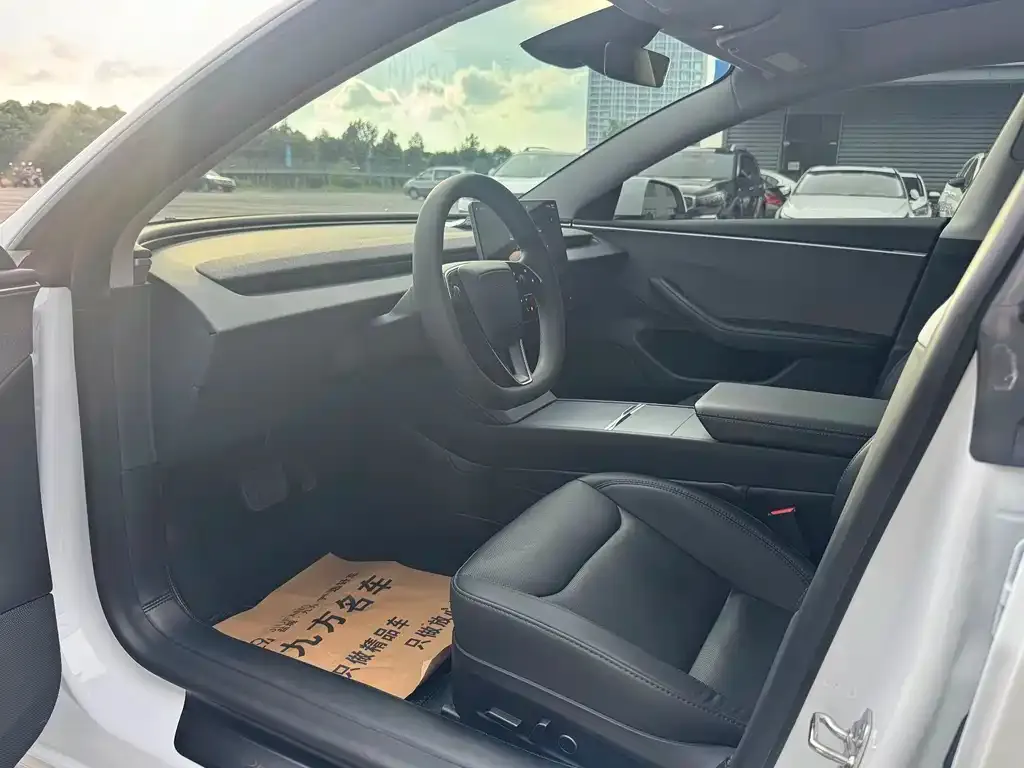 Tesla Model 3 — фото 3