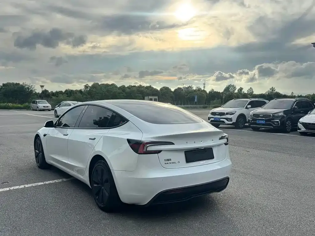 Tesla Model 3 — фото 6