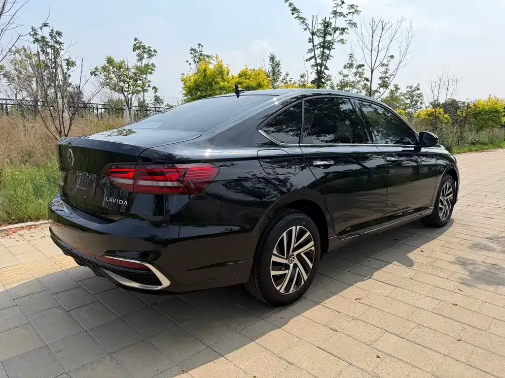 Volkswagen Lavida — фото 6