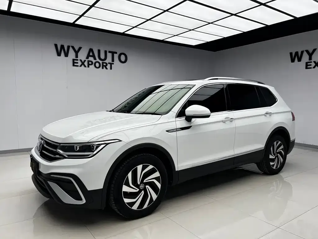 Volkswagen Tiguan L — фото 1