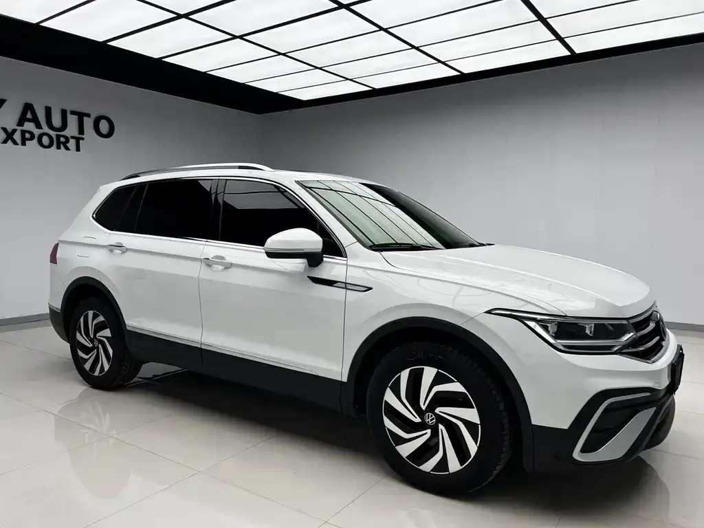 Volkswagen Tiguan L — фото 7