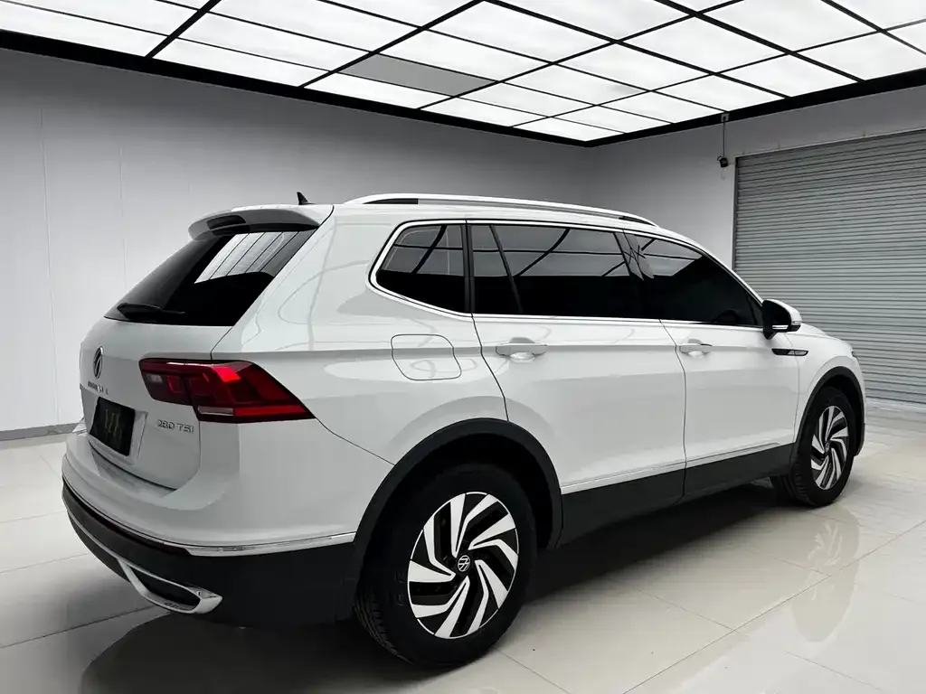 Volkswagen Tiguan L — фото 5