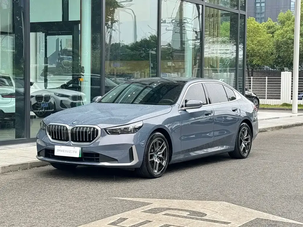 BMW i5