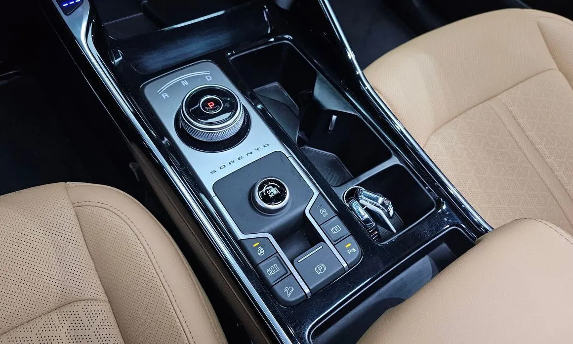 Kia Sorento — фото 10