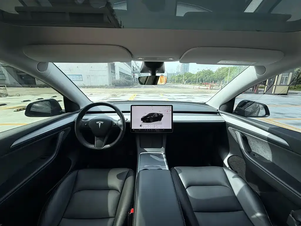 Tesla Model Y — фото 6