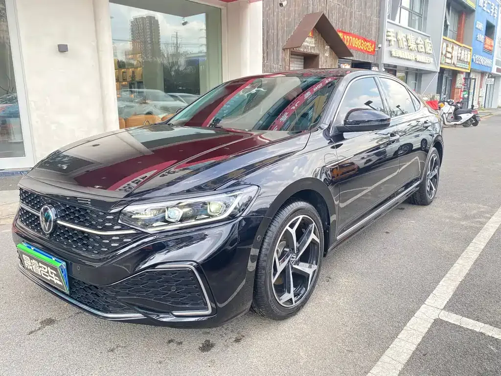 Volkswagen Passat — фото 1