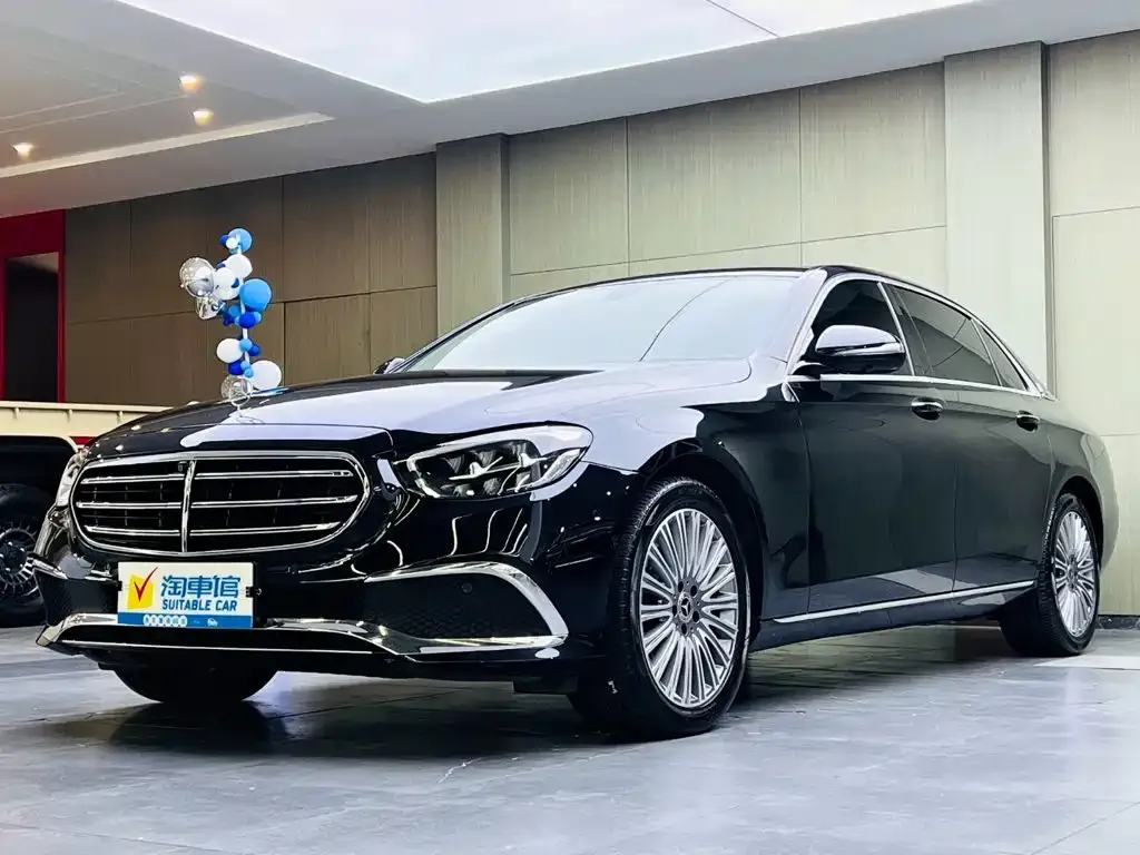 Mercedes-Benz E-Class — фото 1