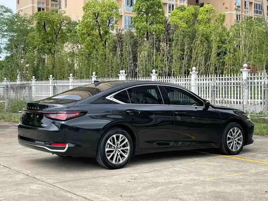 Lexus ES — фото 9