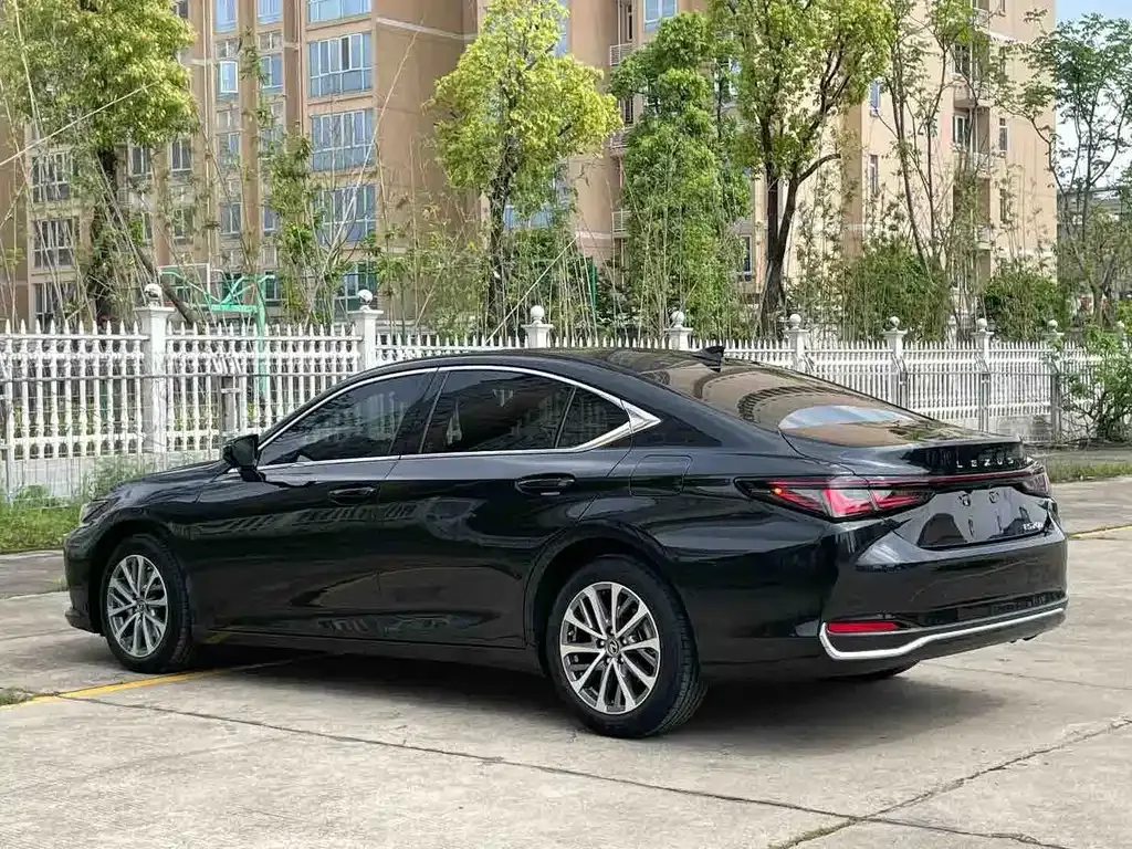 Lexus ES — фото 8
