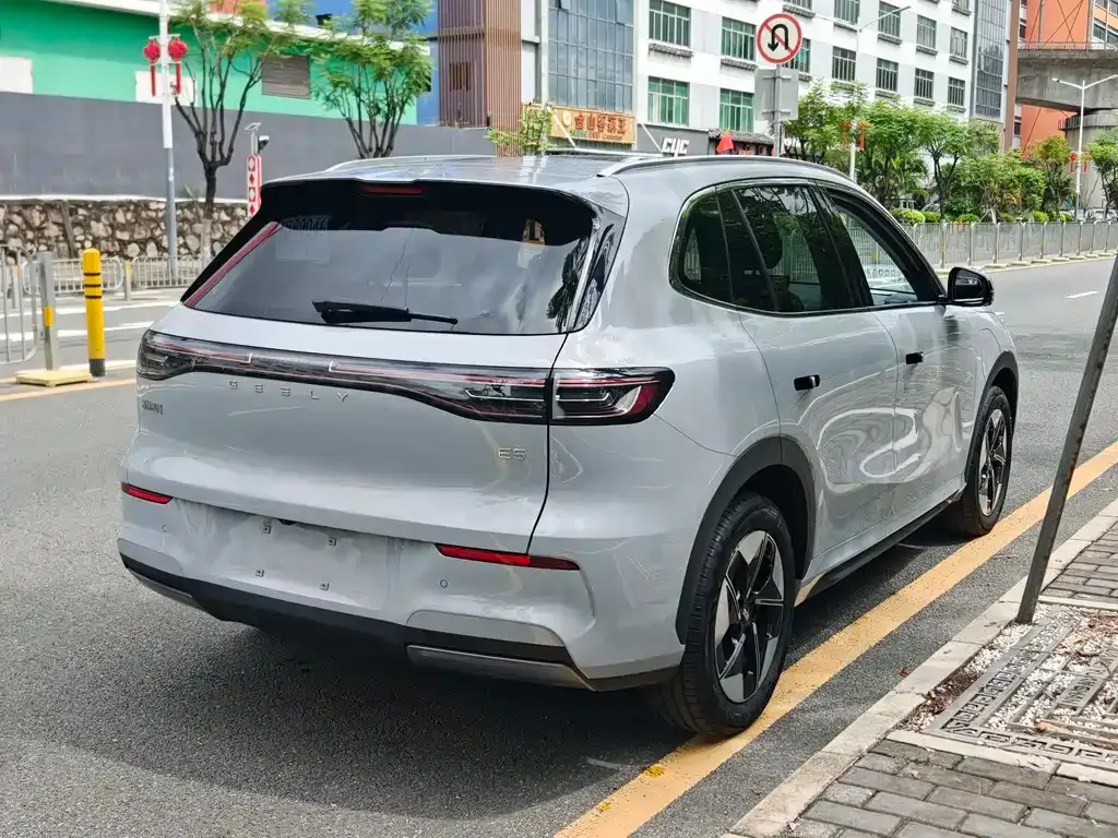 Geely Galaxy E5 — фото 10
