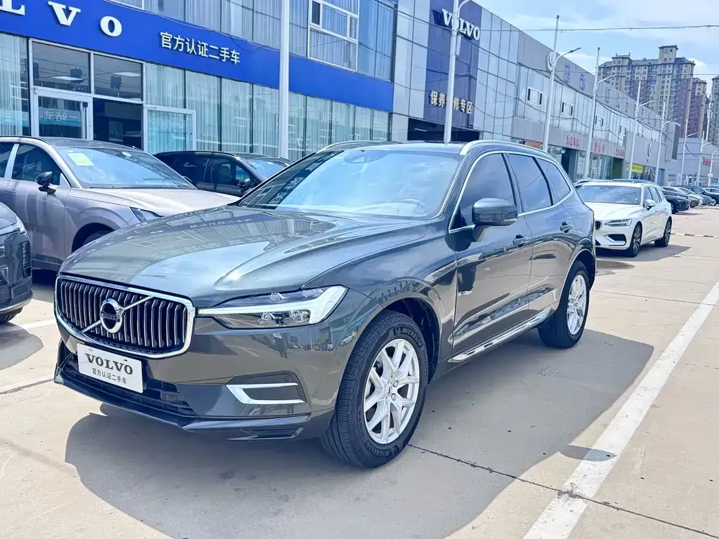 Volvo XC60 — фото 1