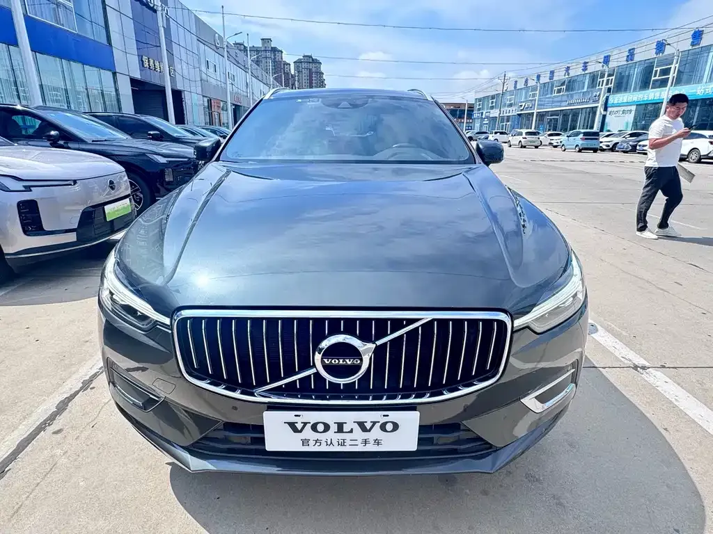 Volvo XC60 — фото 10