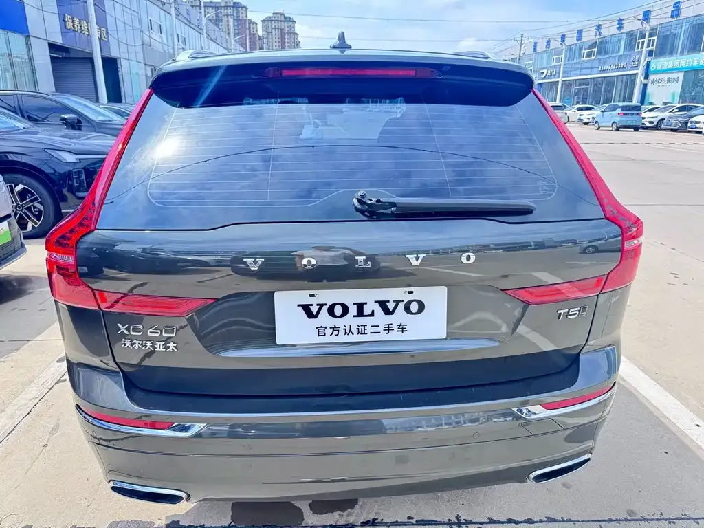 Volvo XC60 — фото 8