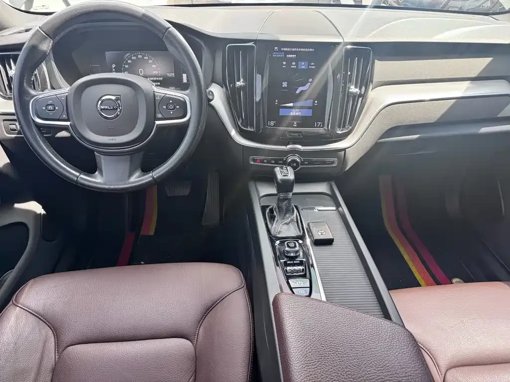 Volvo XC60 — фото 4