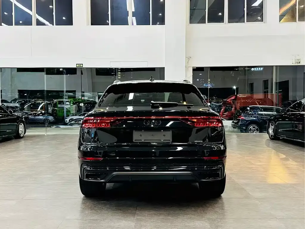 Audi Q8 — фото 6